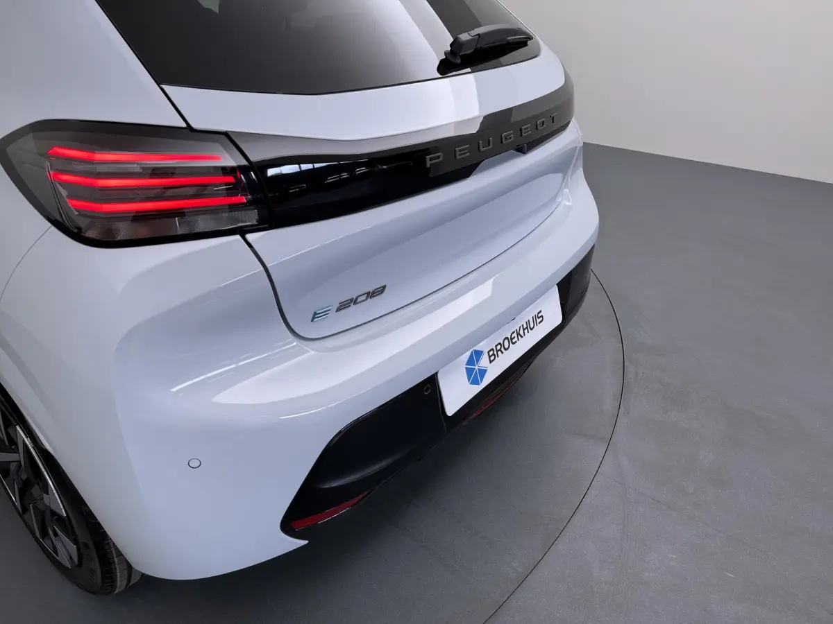 | €5000 Voorraad Voordeel | Business | 10" HD-touchscreen met PEUGEOT i-Connect® Advanced Navigatie | Elektrische parkeerrem | Extra getinte achterste zijruiten en achterruit