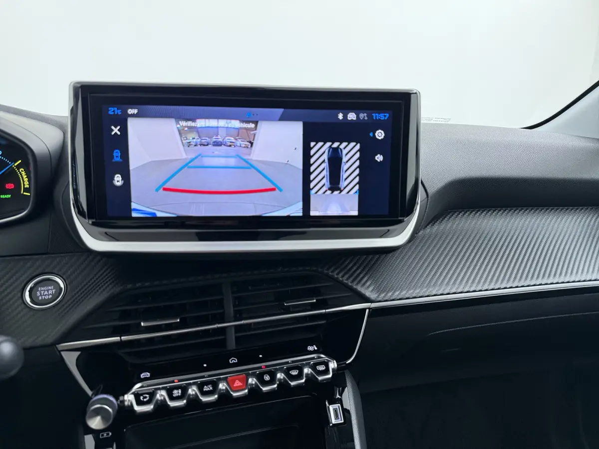 | €5000 Voorraad Voordeel | Business | 10" HD-touchscreen met PEUGEOT i-Connect® Advanced Navigatie | Elektrische parkeerrem | Extra getinte achterste zijruiten en achterruit