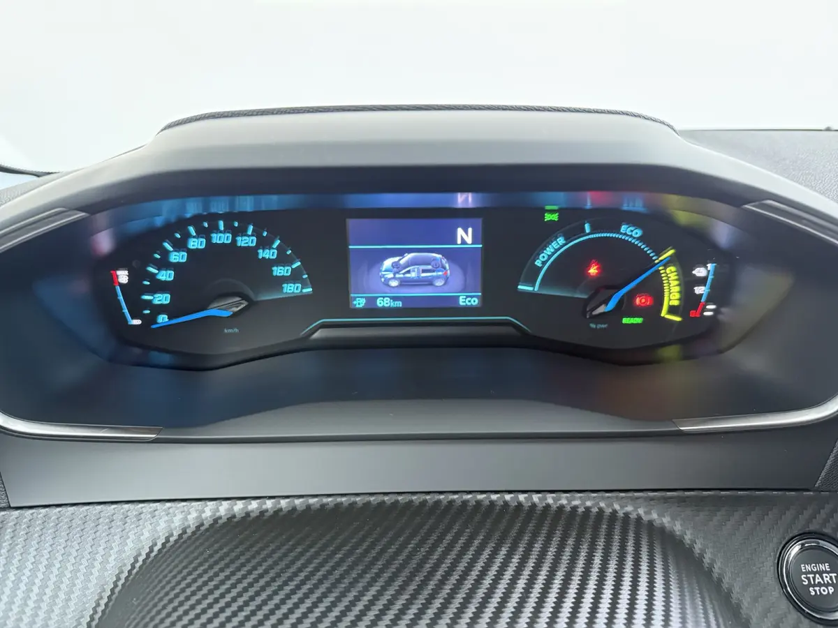 | €5000 Voorraad Voordeel | Business | 10" HD-touchscreen met PEUGEOT i-Connect® Advanced Navigatie | Elektrische parkeerrem | Extra getinte achterste zijruiten en achterruit