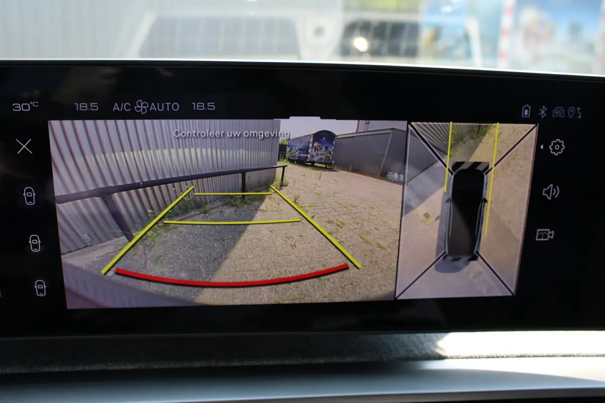 GT | Adaptieve cruise control met Stop&Go functie | Elektrische parkeerrem | Extra getinte achterste zijruiten en achterruit