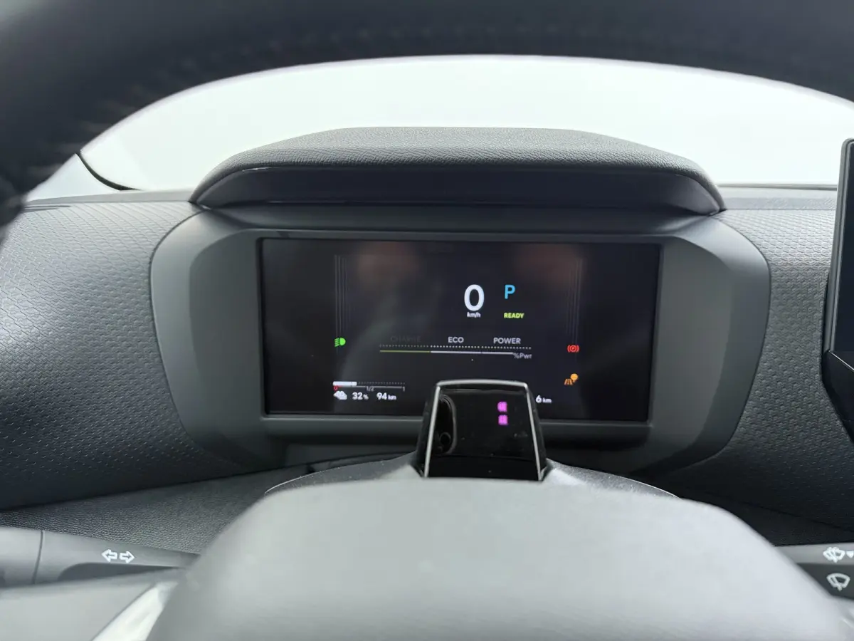 Collection - Elektrisch, (2025-60) | Achteruitrijcamera met Top Rear Vision (180° weergave van ruimte achter de auto) | Automatische airconditioning met actief carbonfilter | Boordlader 11k