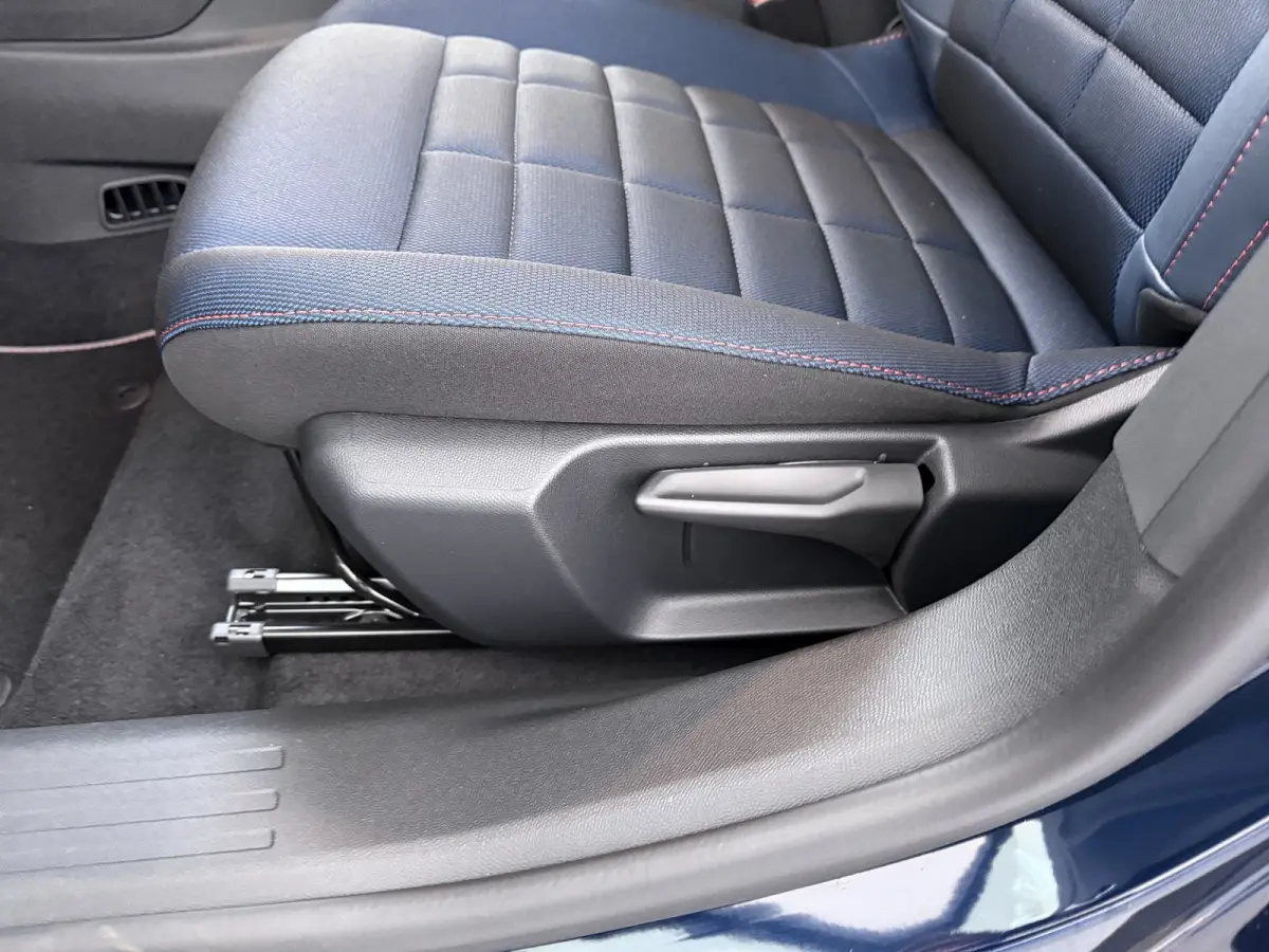 Collection - Elektrisch, (2025-60) | Achteruitrijcamera met Top Rear Vision (180° weergave van ruimte achter de auto) | Automatische airconditioning met actief carbonfilter | Boordlader 11k