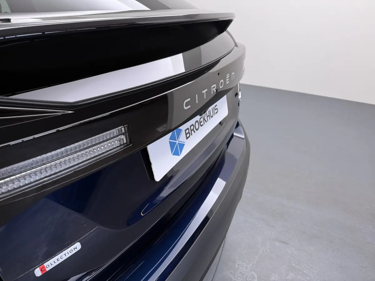 Collection - Elektrisch, (2025-60) | Achteruitrijcamera met Top Rear Vision (180° weergave van ruimte achter de auto) | Automatische airconditioning met actief carbonfilter | Boordlader 11k