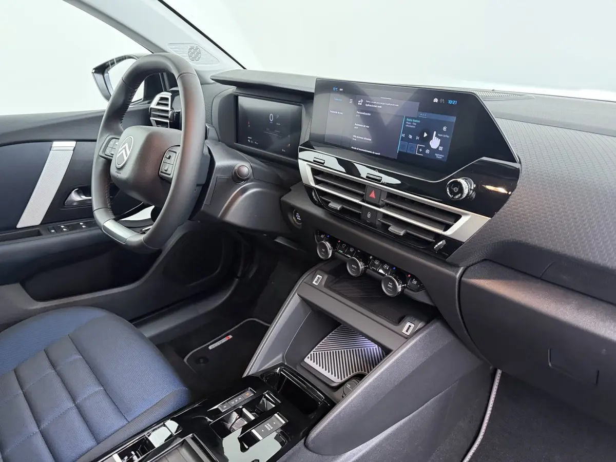 Collection - Elektrisch, (2025-60) | Achteruitrijcamera met Top Rear Vision (180° weergave van ruimte achter de auto) | Automatische airconditioning met actief carbonfilter | Boordlader 11k