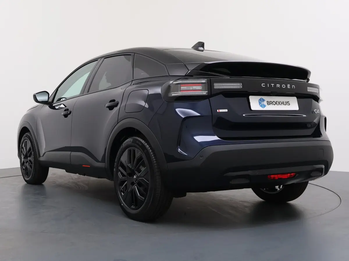 Collection - Elektrisch, (2025-60) | Achteruitrijcamera met Top Rear Vision (180° weergave van ruimte achter de auto) | Automatische airconditioning met actief carbonfilter | Boordlader 11k