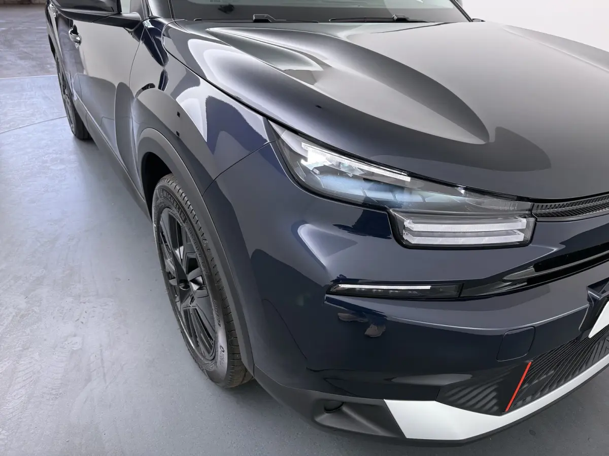 Collection - Elektrisch, (2025-60) | Achteruitrijcamera met Top Rear Vision (180° weergave van ruimte achter de auto) | Automatische airconditioning met actief carbonfilter | Boordlader 11k