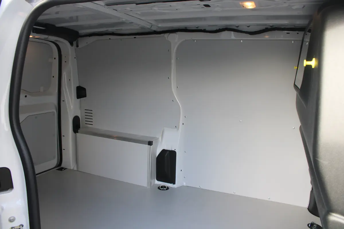 Standaard - Elektrisch | 16" stalen velgen | Elektrisch bedienbare en verwarmbare buitenspiegels | Elektrische parkeerrem
