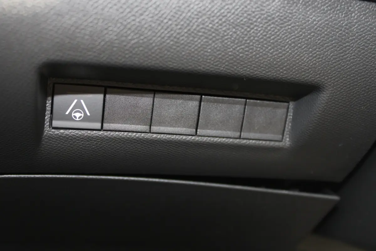 GT | Active Safety Brake met camera en radar (automatisch noodremsysteem) met Distance Alert (waarschuwing dreigende aanrijding) | Advanced Active Safety Brake met camera en radar | Climate 