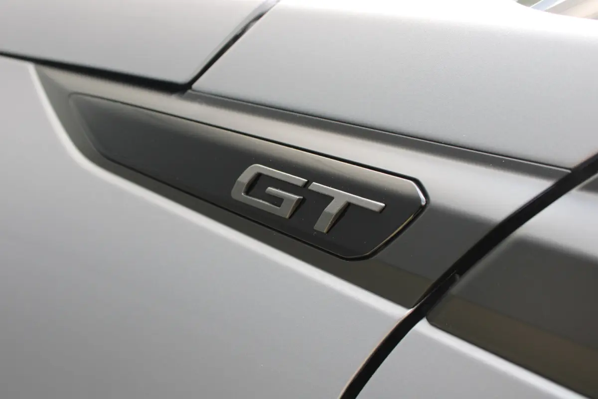 GT | Active Safety Brake met camera en radar (automatisch noodremsysteem) met Distance Alert (waarschuwing dreigende aanrijding) | Advanced Active Safety Brake met camera en radar | Climate 
