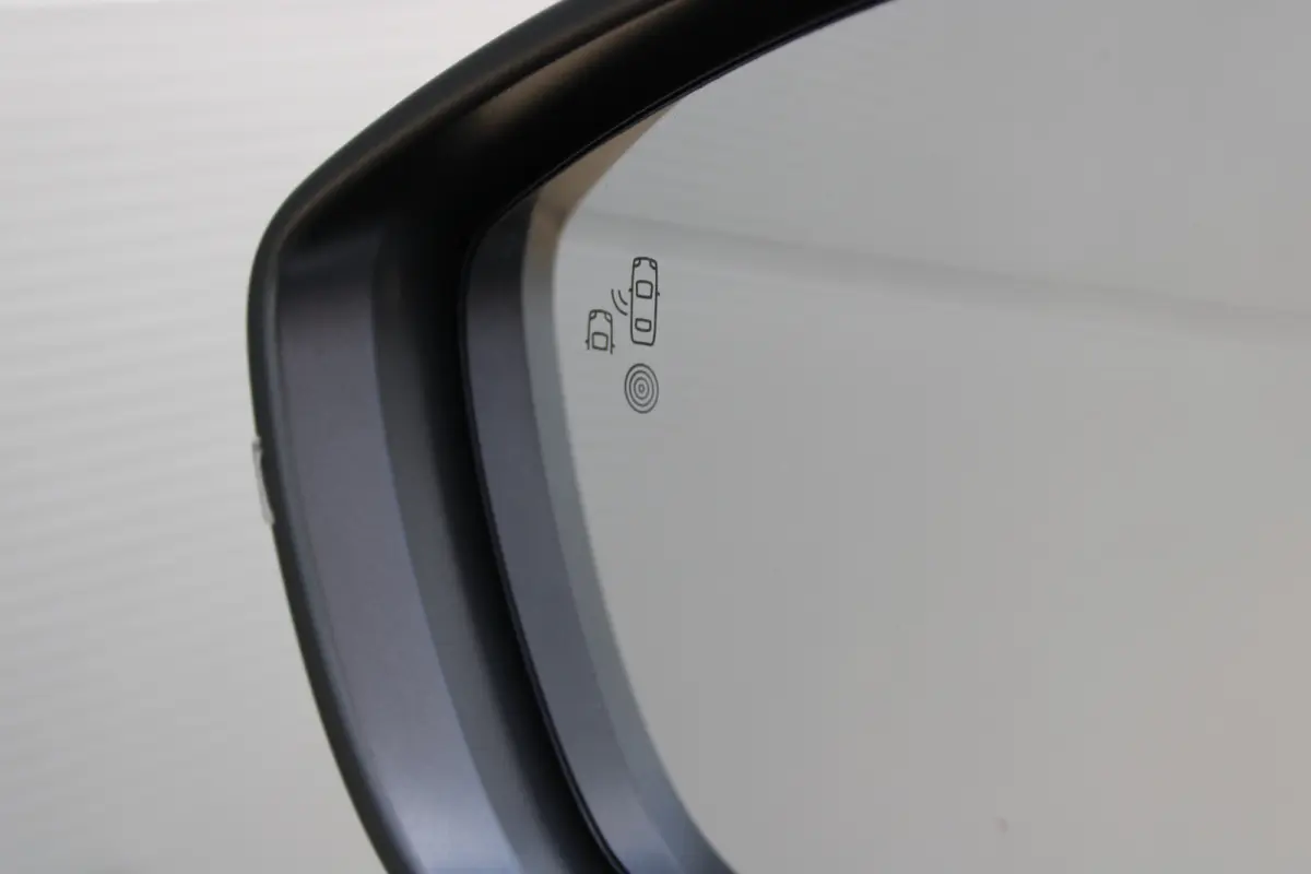 GT | Active Safety Brake met camera en radar (automatisch noodremsysteem) met Distance Alert (waarschuwing dreigende aanrijding) | Advanced Active Safety Brake met camera en radar | Climate 