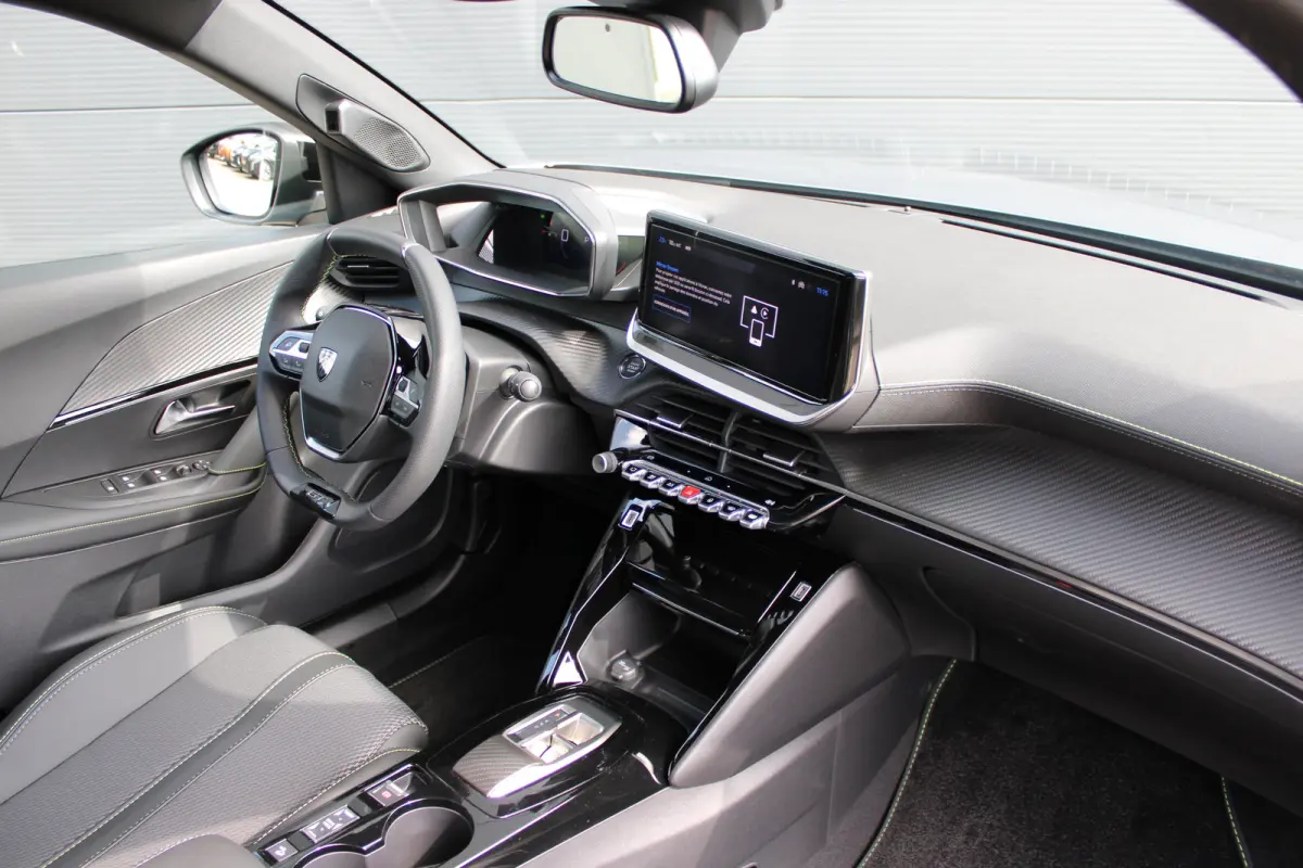 GT | Active Safety Brake met camera en radar (automatisch noodremsysteem) met Distance Alert (waarschuwing dreigende aanrijding) | Advanced Active Safety Brake met camera en radar | Climate 