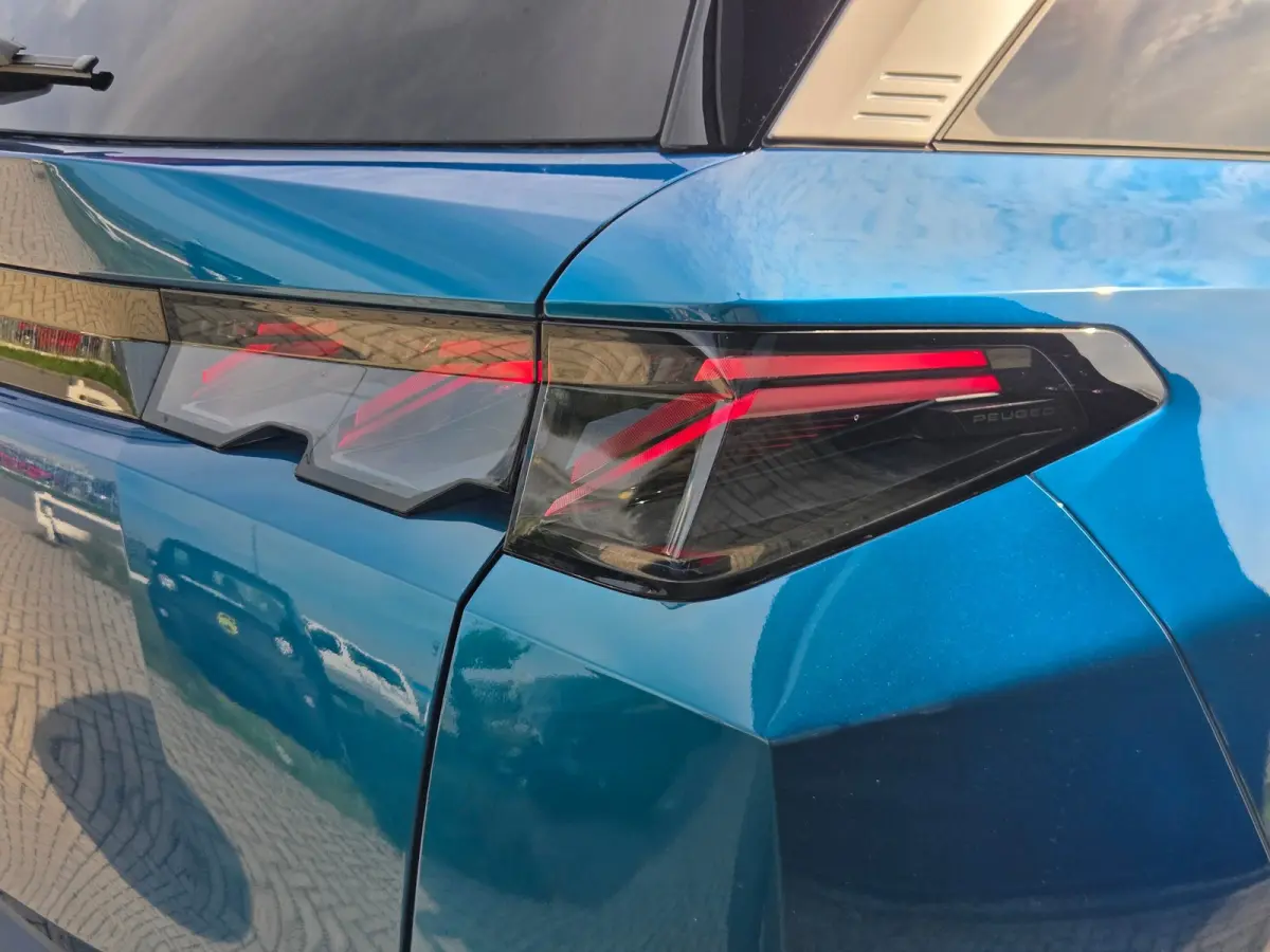 GT | Adaptieve cruise control met Stop&Go functie | LED 3D-achterlichten | Pack Safety Plus