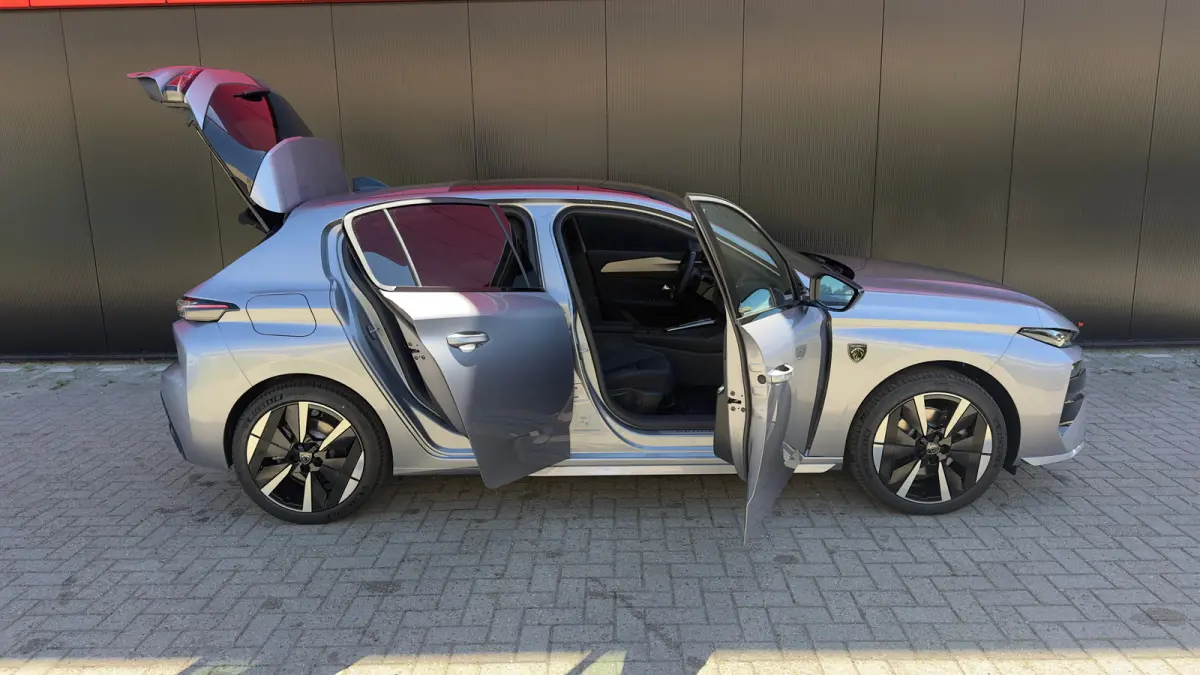 GT | Driver Sport Pack | Elektrische parkeerrem | Extra getinte achterste zijruiten en achterruit