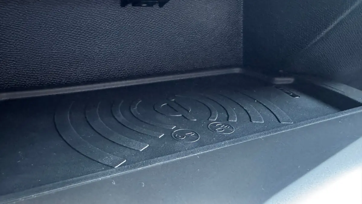 Allure | Elektrische parkeerrem | Extra getinte achterste zijruiten en achterruit | ISOFIX-bevestigingspunten voor drie kinderzitjes. Op de passagiersstoel en de buitenste zitplaatsen van de