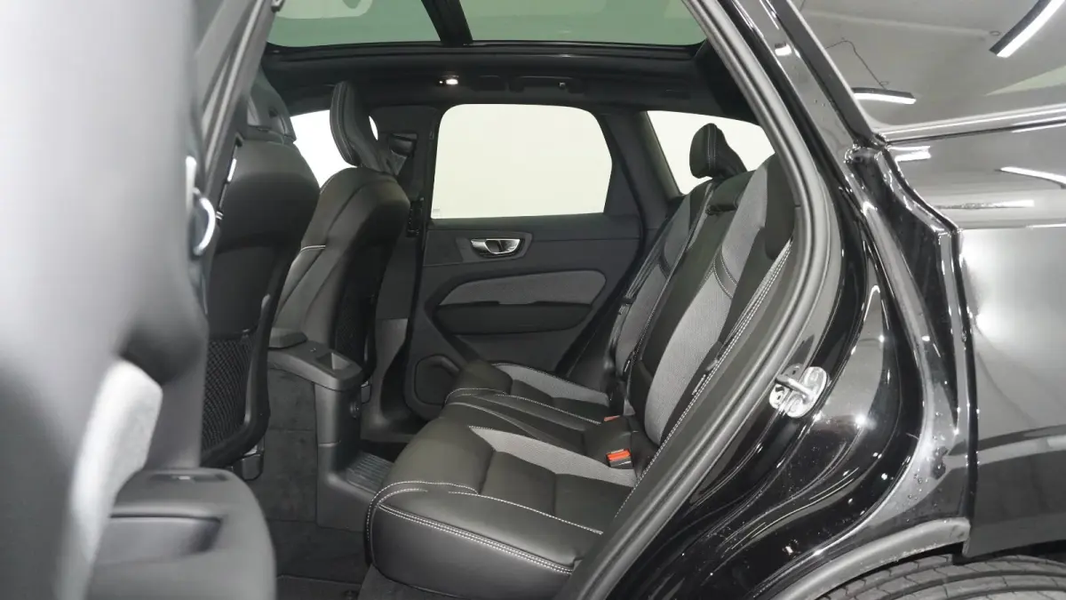 2.0 T8 Plug-in hybrid AWD BLACK EDITION (335kW/455PK) ** PANO, TREKH, ACC, HuD, 21-inch LMV ** 29k onder NP - UNFALLFREI ** ** INFORMEER OOK NAAR ONZE AANTREKKELIJKE FINANCIAL-LEASE TARIEVEN