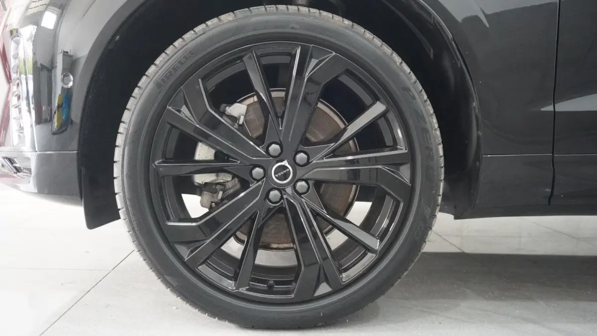 2.0 T8 Plug-in hybrid AWD BLACK EDITION (335kW/455PK) ** PANO, TREKH, ACC, HuD, 21-inch LMV ** 29k onder NP - UNFALLFREI ** ** INFORMEER OOK NAAR ONZE AANTREKKELIJKE FINANCIAL-LEASE TARIEVEN