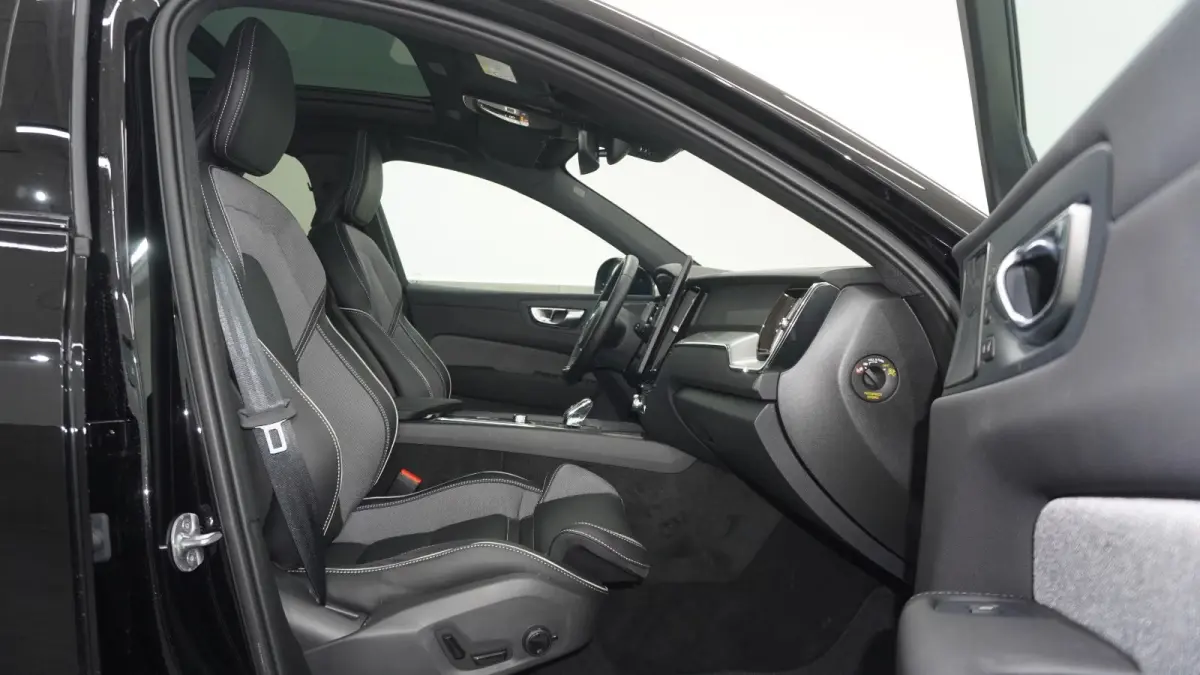 2.0 T8 Plug-in hybrid AWD BLACK EDITION (335kW/455PK) ** PANO, TREKH, ACC, HuD, 21-inch LMV ** 29k onder NP - UNFALLFREI ** ** INFORMEER OOK NAAR ONZE AANTREKKELIJKE FINANCIAL-LEASE TARIEVEN