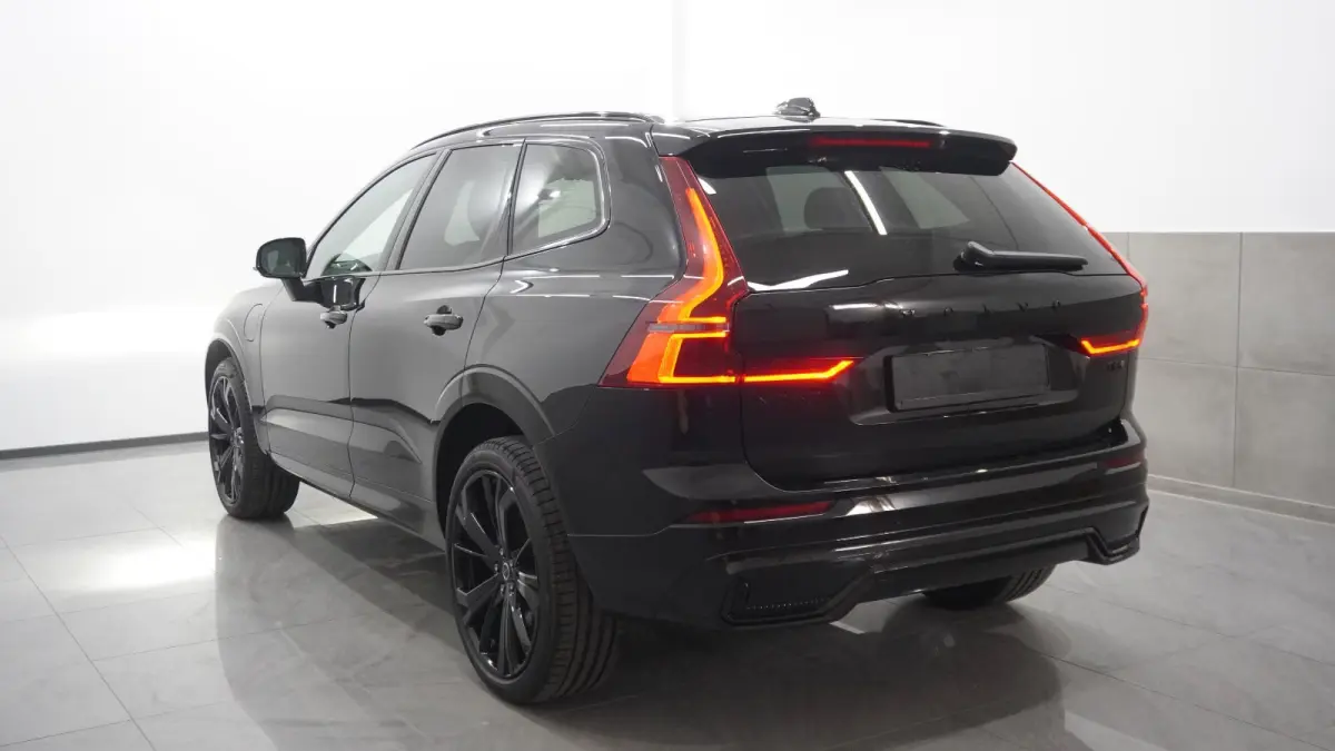 2.0 T8 Plug-in hybrid AWD BLACK EDITION (335kW/455PK) ** PANO, TREKH, ACC, HuD, 21-inch LMV ** 29k onder NP - UNFALLFREI ** ** INFORMEER OOK NAAR ONZE AANTREKKELIJKE FINANCIAL-LEASE TARIEVEN