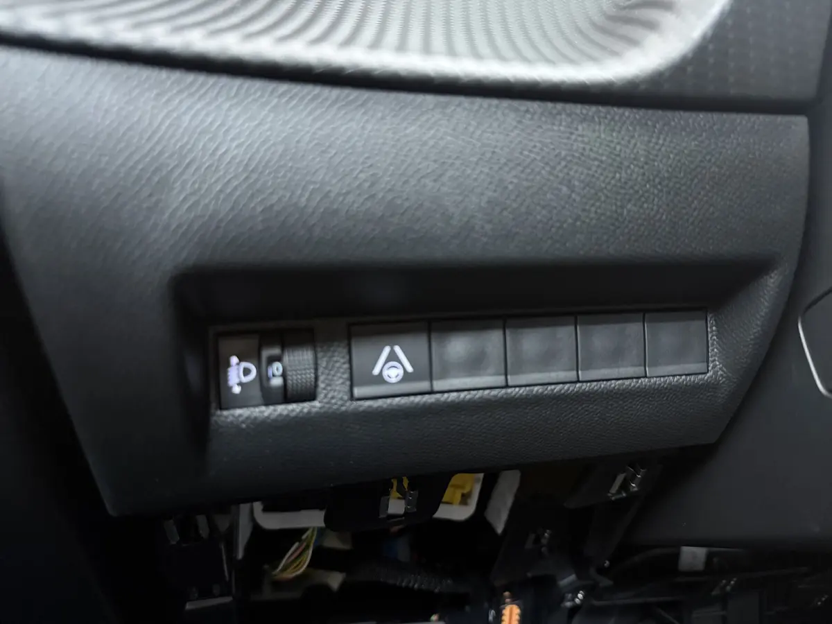 Allure | Active Safety Brake met camera en radar (automatisch noodremsysteem) met Distance Alert (waarschuwing dreigende aanrijding) | Advanced Active Safety Brake met camera en radar | Clim