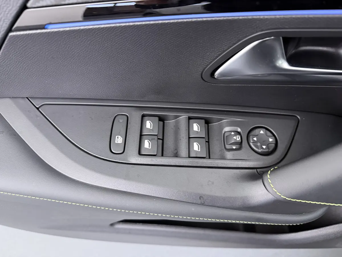 GT | Active Safety Brake met camera en radar (automatisch noodremsysteem) met Distance Alert (waarschuwing dreigende aanrijding) | Advanced Active Safety Brake met camera en radar | Climate 