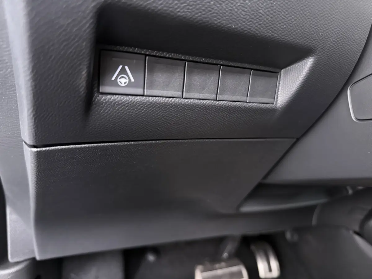 GT | Active Safety Brake met camera en radar (automatisch noodremsysteem) met Distance Alert (waarschuwing dreigende aanrijding) | Advanced Active Safety Brake met camera en radar | Climate 