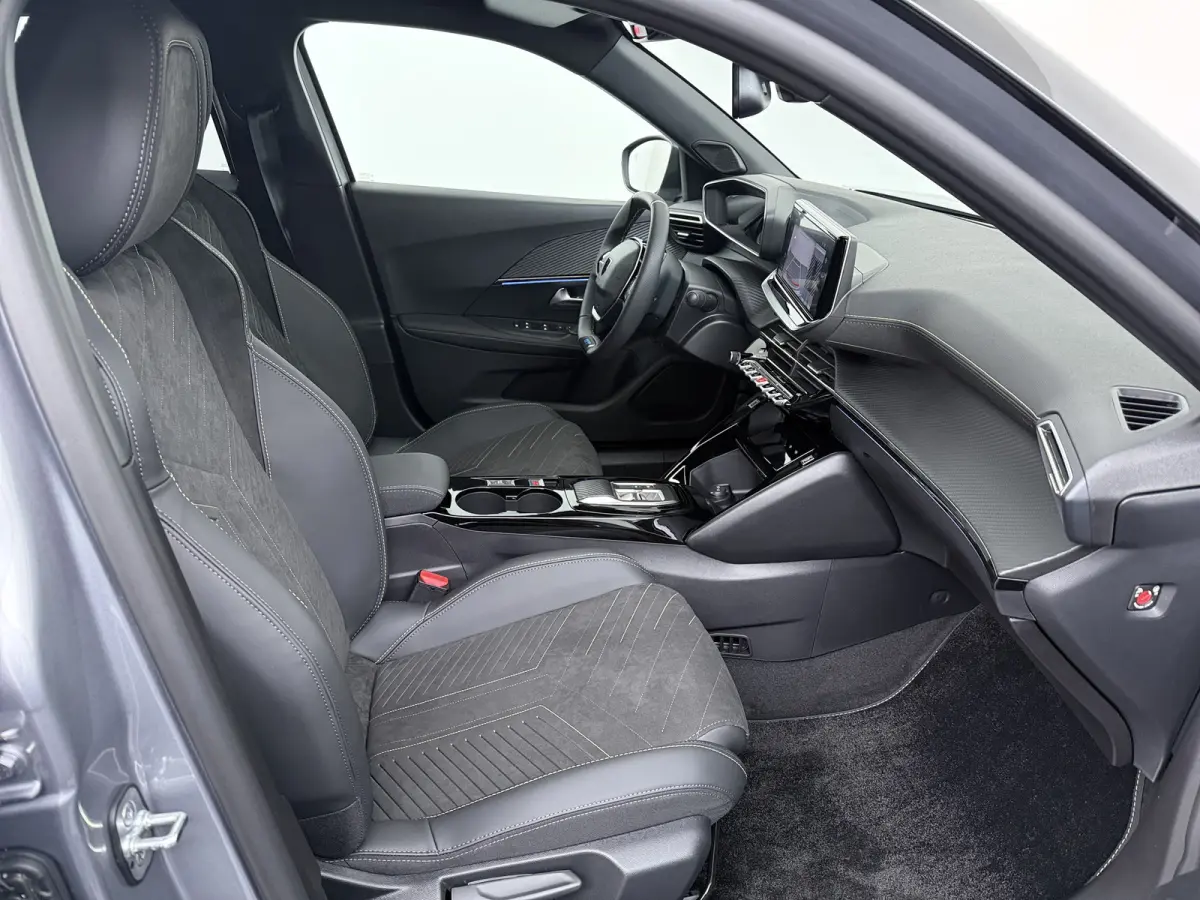 GT | Active Safety Brake met camera en radar (automatisch noodremsysteem) met Distance Alert (waarschuwing dreigende aanrijding) | Advanced Active Safety Brake met camera en radar | Climate 