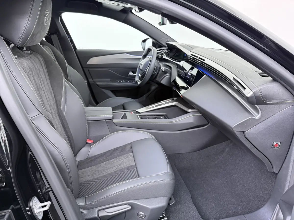 GT | Bekleding Alcantara/kunstleder | Driver Sport Pack | Elektrische parkeerrem