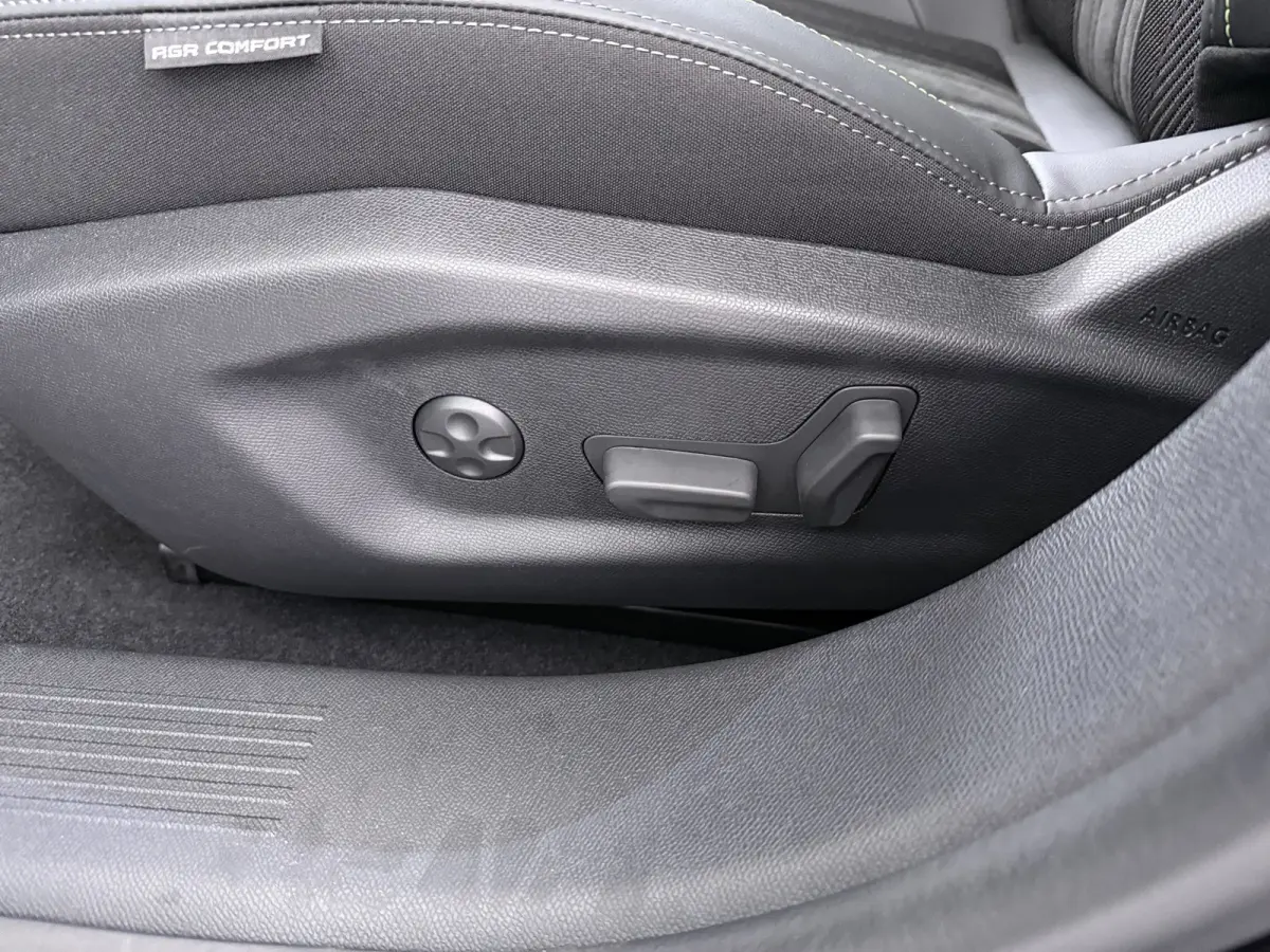 GT | Bekleding Alcantara/kunstleder | Driver Sport Pack | Elektrische parkeerrem