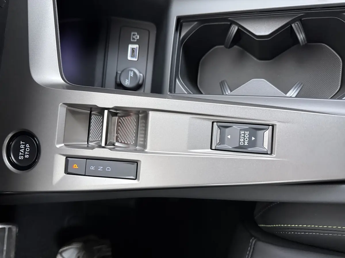 GT | Bekleding Alcantara/kunstleder | Driver Sport Pack | Elektrische parkeerrem