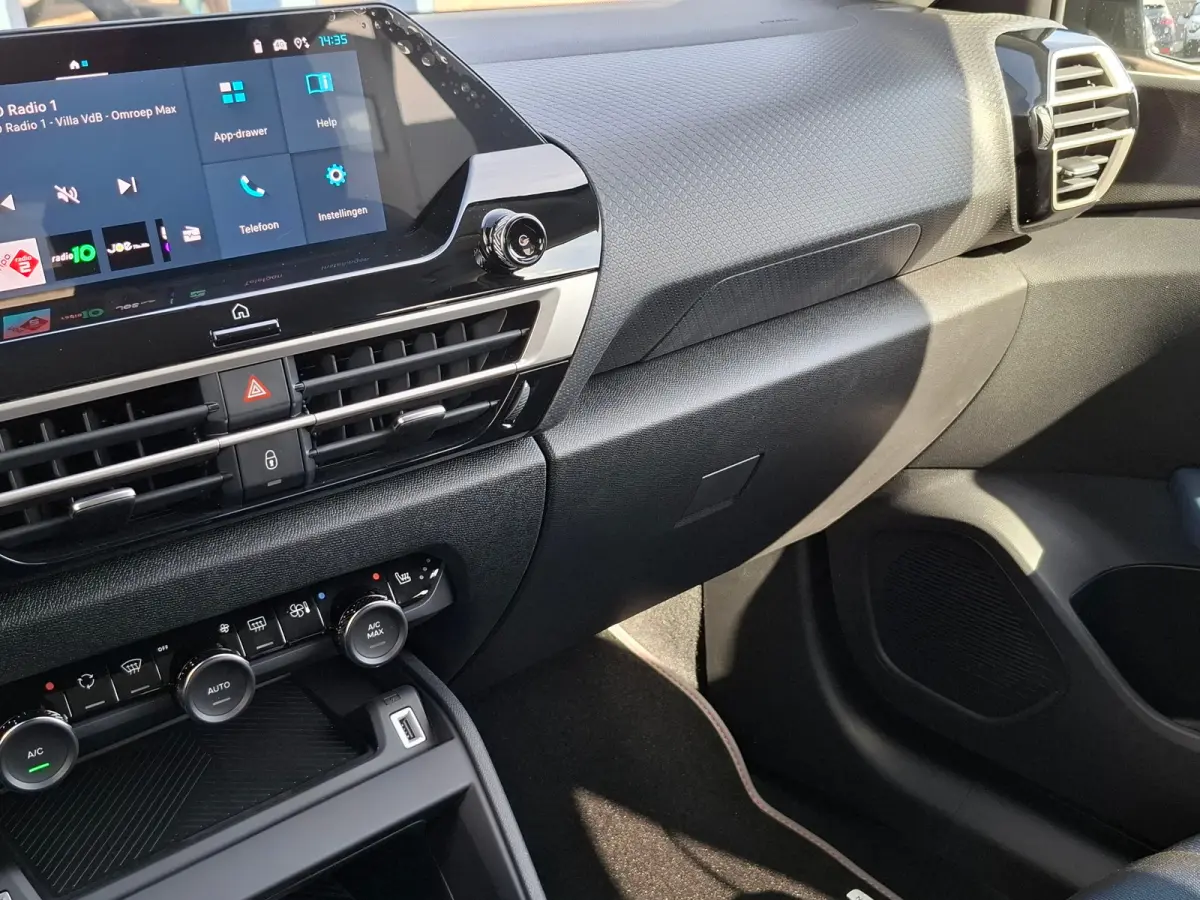 Collection - Elektrisch | Achteruitrijcamera met Top Rear Vision (180° weergave van ruimte achter de auto) | Automatische airconditioning met actief carbonfilter | Boordlader 11kW - 3 fasen