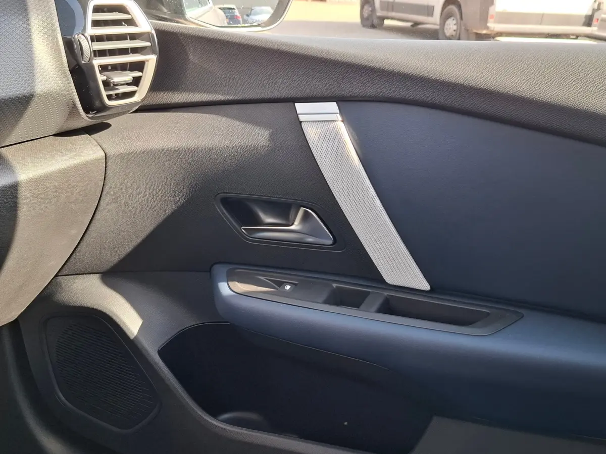 Collection - Elektrisch | Achteruitrijcamera met Top Rear Vision (180° weergave van ruimte achter de auto) | Automatische airconditioning met actief carbonfilter | Boordlader 11kW - 3 fasen