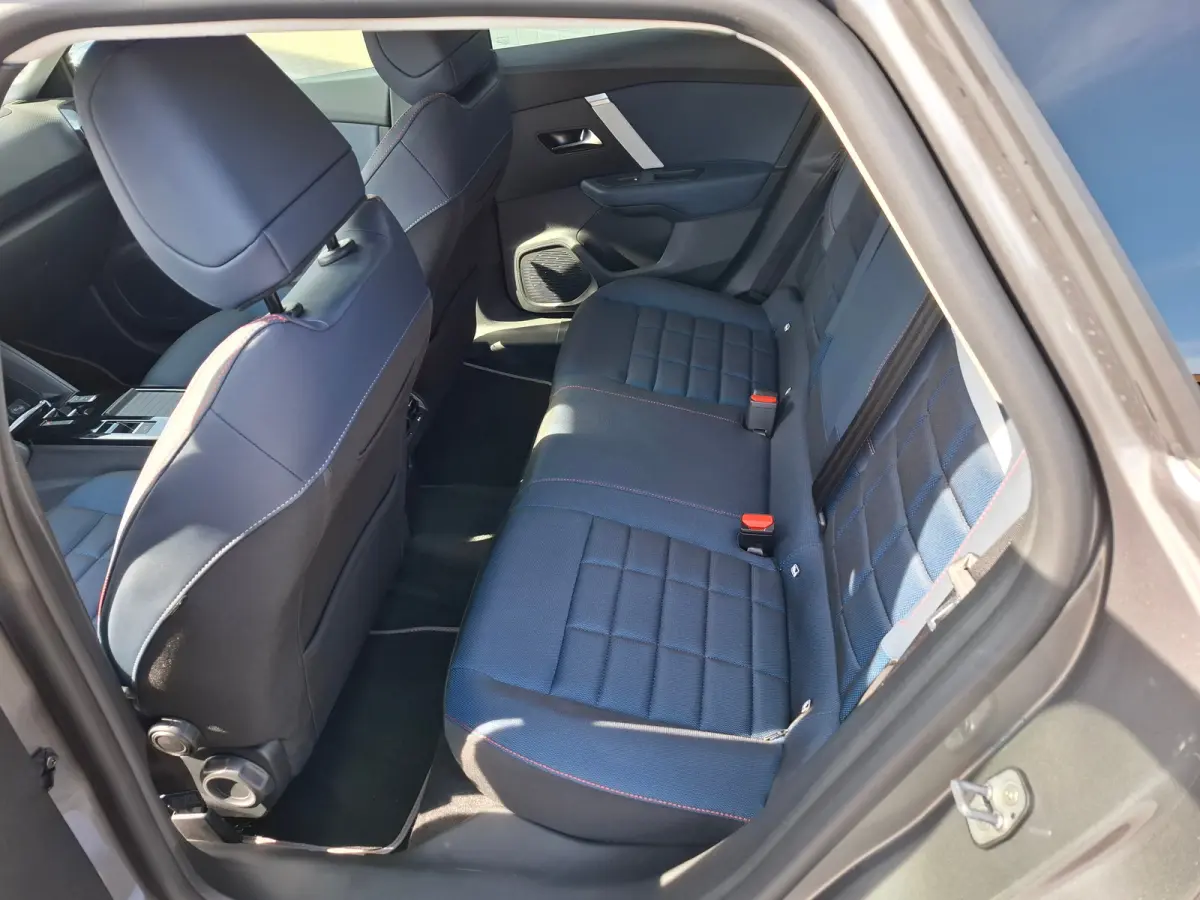 Collection - Elektrisch | Achteruitrijcamera met Top Rear Vision (180° weergave van ruimte achter de auto) | Automatische airconditioning met actief carbonfilter | Boordlader 11kW - 3 fasen