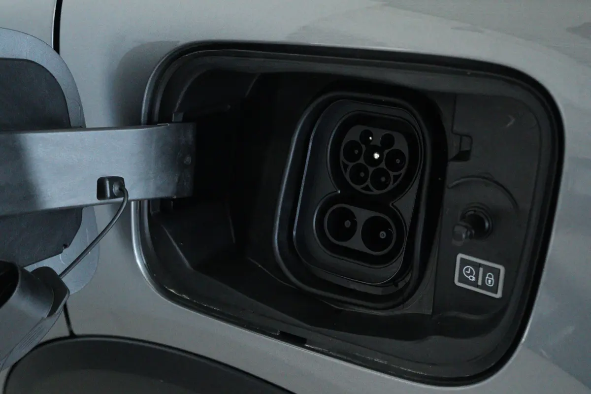 Collection - Elektrisch | Achteruitrijcamera met Top Rear Vision (180° weergave van ruimte achter de auto) | Automatische airconditioning met actief carbonfilter | Boordlader 11kW - 3 fasen