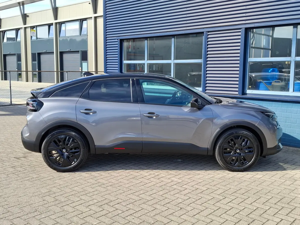 Collection - Elektrisch | Achteruitrijcamera met Top Rear Vision (180° weergave van ruimte achter de auto) | Automatische airconditioning met actief carbonfilter | Boordlader 11kW - 3 fasen