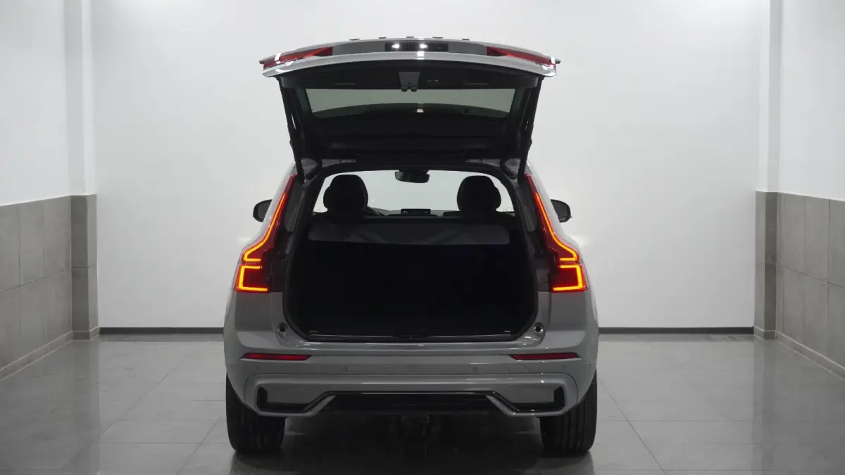2.0 T8 Plug-in hybrid AWD BLACK EDITION (335kW/455PK) ** PANO, TREKH, ACC, HuD, 21-inch LMV ** 29k onder NP - UNFALLFREI ** ** INFORMEER OOK NAAR ONZE AANTREKKELIJKE FINANCIAL-LEASE TARIEVEN