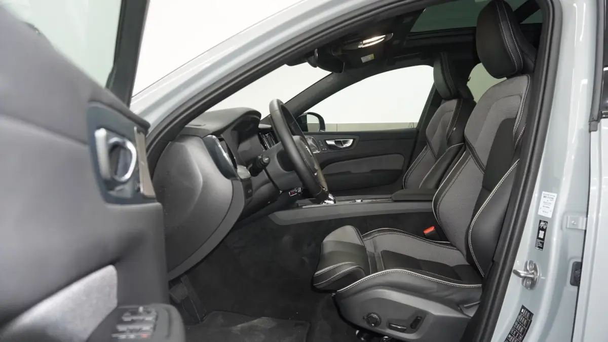 2.0 T8 Plug-in hybrid AWD BLACK EDITION (335kW/455PK) ** PANO, TREKH, ACC, HuD, 21-inch LMV ** 29k onder NP - UNFALLFREI ** ** INFORMEER OOK NAAR ONZE AANTREKKELIJKE FINANCIAL-LEASE TARIEVEN