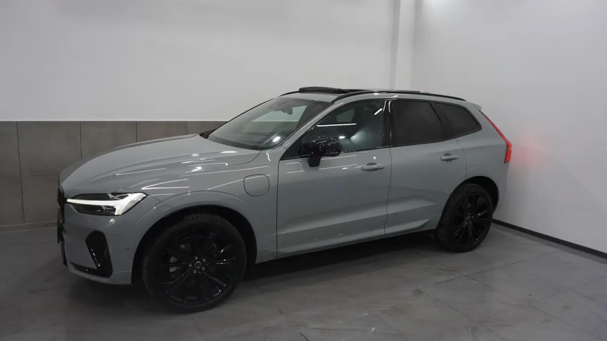 2.0 T8 Plug-in hybrid AWD BLACK EDITION (335kW/455PK) ** PANO, TREKH, ACC, HuD, 21-inch LMV ** 29k onder NP - UNFALLFREI ** ** INFORMEER OOK NAAR ONZE AANTREKKELIJKE FINANCIAL-LEASE TARIEVEN