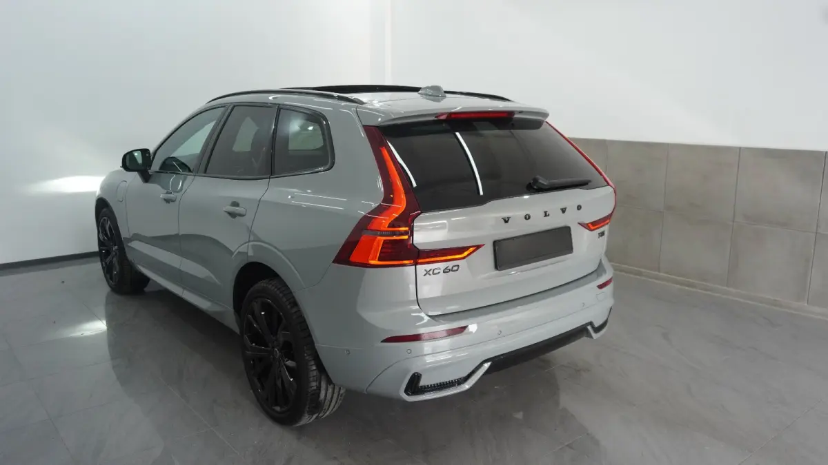 2.0 T8 Plug-in hybrid AWD BLACK EDITION (335kW/455PK) ** PANO, TREKH, ACC, HuD, 21-inch LMV ** 29k onder NP - UNFALLFREI ** ** INFORMEER OOK NAAR ONZE AANTREKKELIJKE FINANCIAL-LEASE TARIEVEN