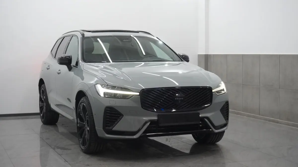2.0 T8 Plug-in hybrid AWD BLACK EDITION (335kW/455PK) ** PANO, TREKH, ACC, HuD, 21-inch LMV ** 29k onder NP - UNFALLFREI ** ** INFORMEER OOK NAAR ONZE AANTREKKELIJKE FINANCIAL-LEASE TARIEVEN