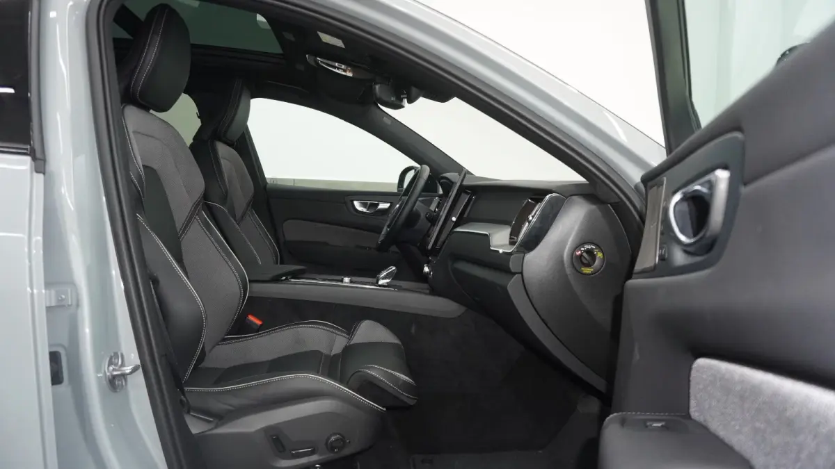2.0 T8 Plug-in hybrid AWD BLACK EDITION (335kW/455PK) ** PANO, TREKH, ACC, HuD, 21-inch LMV ** 29k onder NP - UNFALLFREI ** ** INFORMEER OOK NAAR ONZE AANTREKKELIJKE FINANCIAL-LEASE TARIEVEN