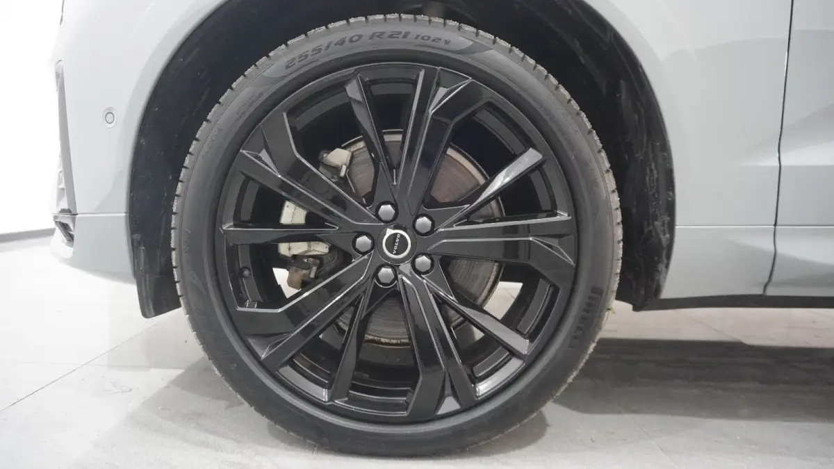 2.0 T8 Plug-in hybrid AWD BLACK EDITION (335kW/455PK) ** PANO, TREKH, ACC, HuD, 21-inch LMV ** 29k onder NP - UNFALLFREI ** ** INFORMEER OOK NAAR ONZE AANTREKKELIJKE FINANCIAL-LEASE TARIEVEN