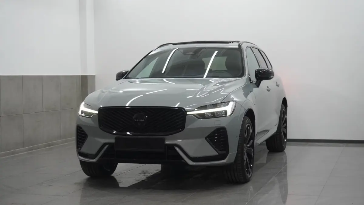 2.0 T8 Plug-in hybrid AWD BLACK EDITION (335kW/455PK) ** PANO, TREKH, ACC, HuD, 21-inch LMV ** 29k onder NP - UNFALLFREI ** ** INFORMEER OOK NAAR ONZE AANTREKKELIJKE FINANCIAL-LEASE TARIEVEN