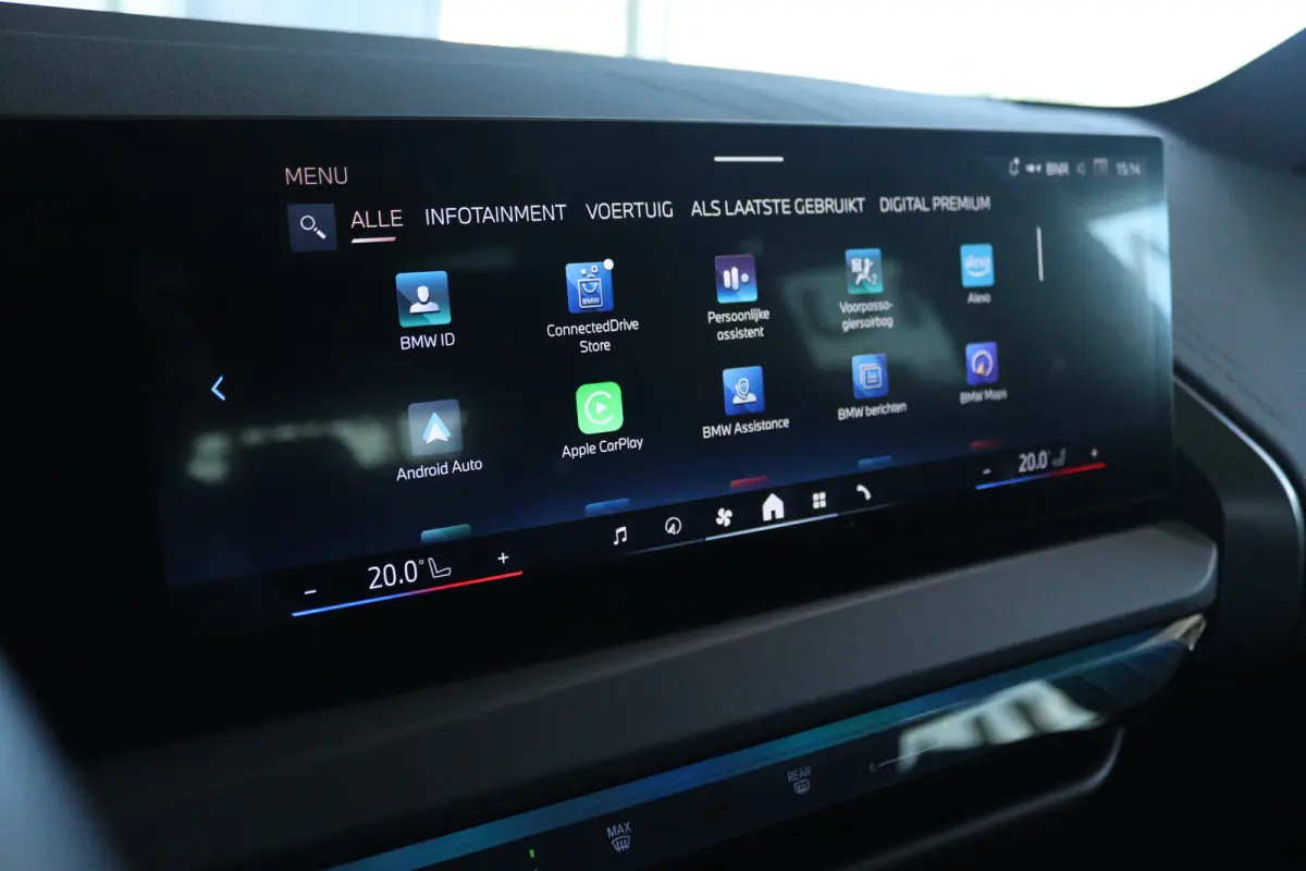 30e xDrive M-Sport | Harman & Kardon | Head-up | 360 Camera | Panoramadak | Stoelverwarming | Iconic Glow | Memory | Adaptief Led |
