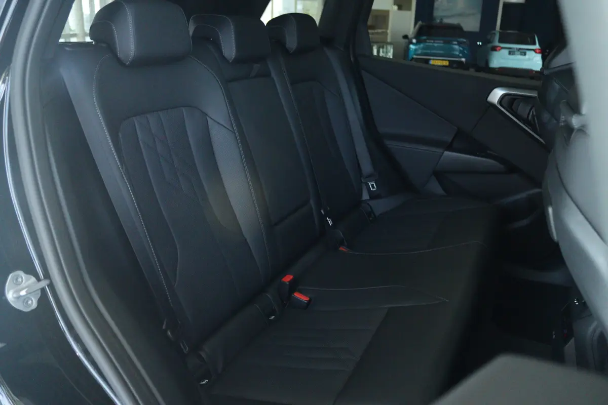 30e xDrive M-Sport | Harman & Kardon | Head-up | 360 Camera | Panoramadak | Stoelverwarming | Iconic Glow | Memory | Adaptief Led |