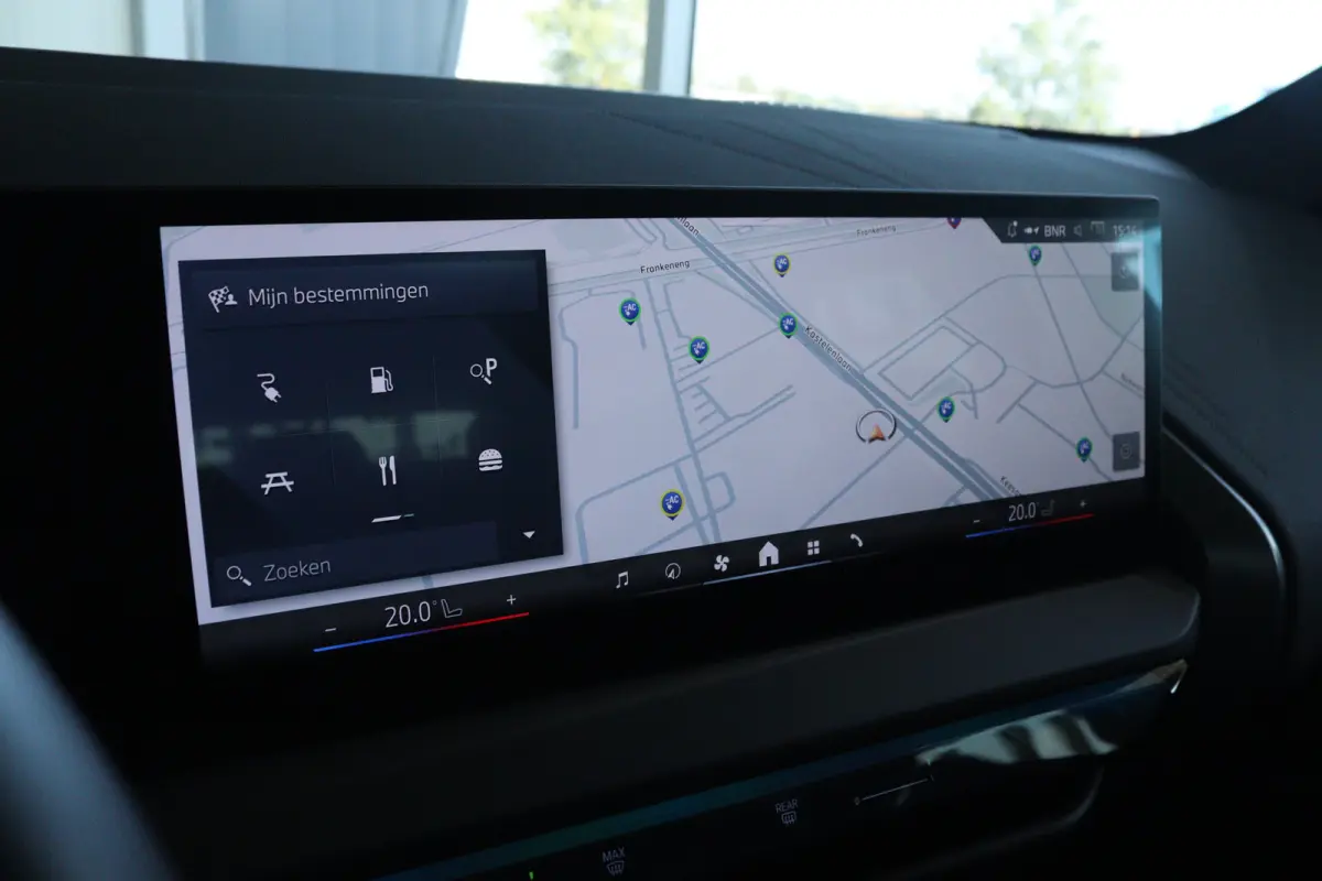 30e xDrive M-Sport | Harman & Kardon | Head-up | 360 Camera | Panoramadak | Stoelverwarming | Iconic Glow | Memory | Adaptief Led |