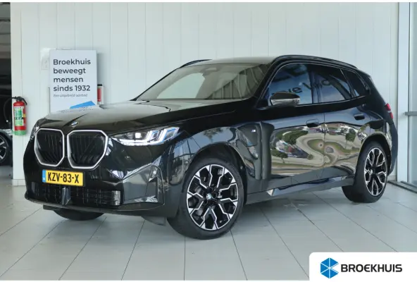 30e xDrive M-Sport | Harman & Kardon | Head-up | 360 Camera | Panoramadak | Stoelverwarming | Iconic Glow | Memory | Adaptief Led |