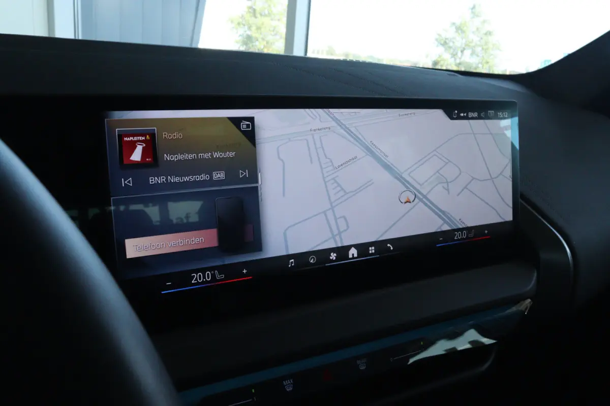 30e xDrive M-Sport | Harman & Kardon | Head-up | 360 Camera | Panoramadak | Stoelverwarming | Iconic Glow | Memory | Adaptief Led |