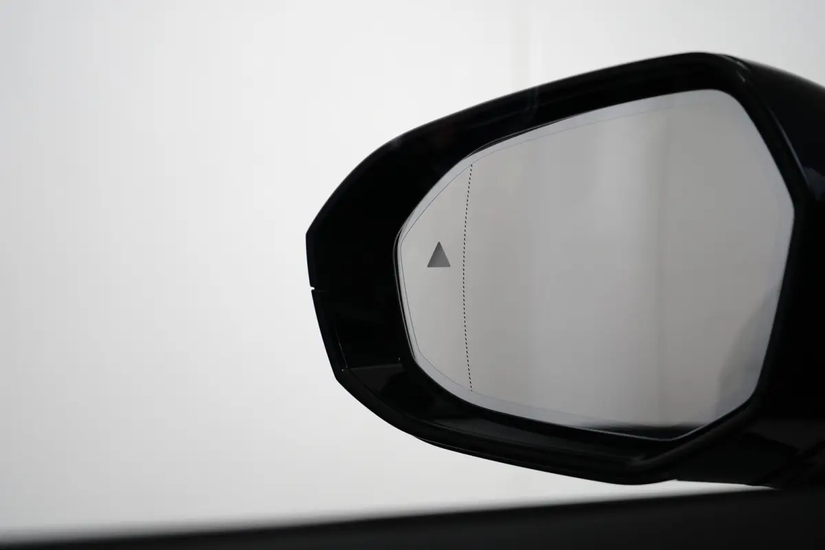 30e xDrive M-Sport | Harman & Kardon | Head-up | 360 Camera | Panoramadak | Stoelverwarming | Iconic Glow | Memory | Adaptief Led |