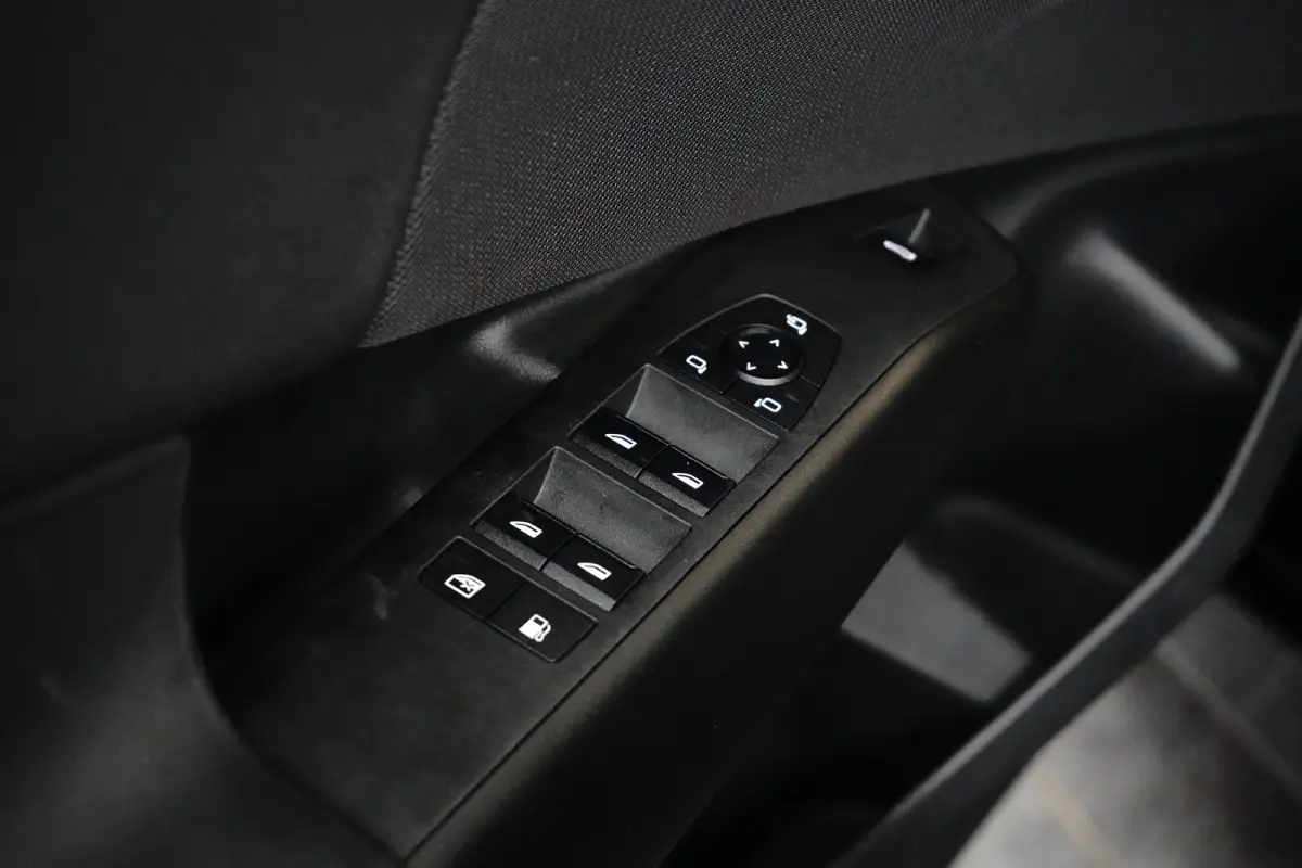 30e xDrive M-Sport | Harman & Kardon | Head-up | 360 Camera | Panoramadak | Stoelverwarming | Iconic Glow | Memory | Adaptief Led |