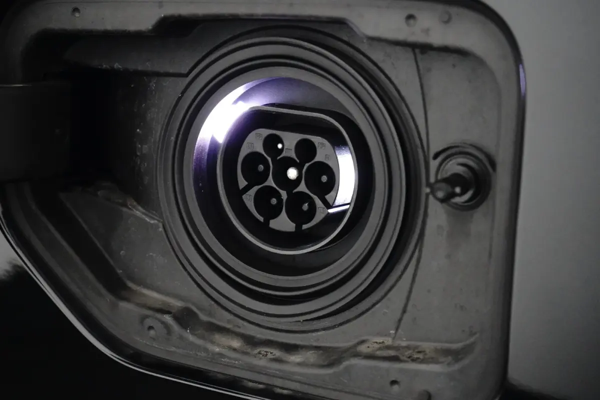 30e xDrive M-Sport | Harman & Kardon | Head-up | 360 Camera | Panoramadak | Stoelverwarming | Iconic Glow | Memory | Adaptief Led |